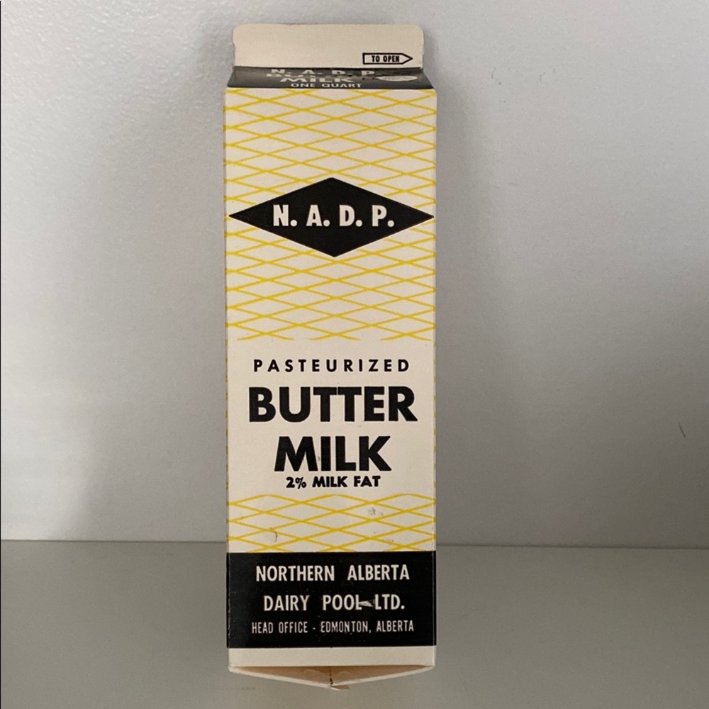 ⭐️ 2 for $10 Vintage Yellow and Black Pasteurized Buttermilk Carton